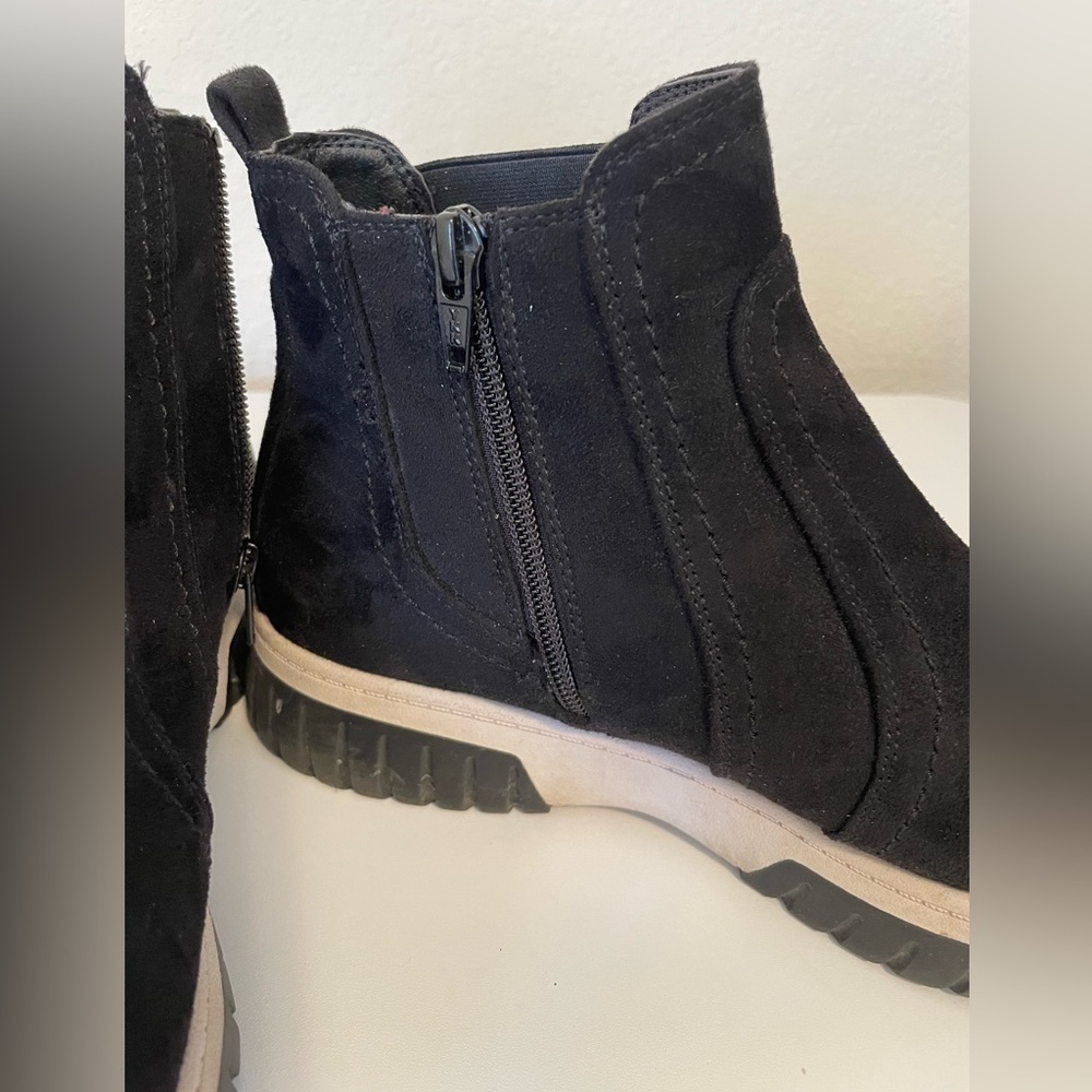 White Mountain Black Suede Women’s Boots - Picture 4 of 9